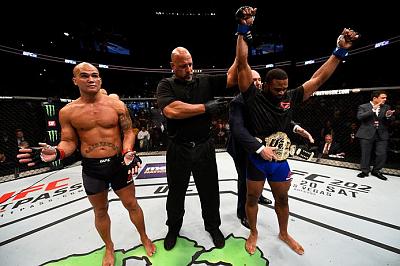 Tyron Woodley and Robbie Lawler 